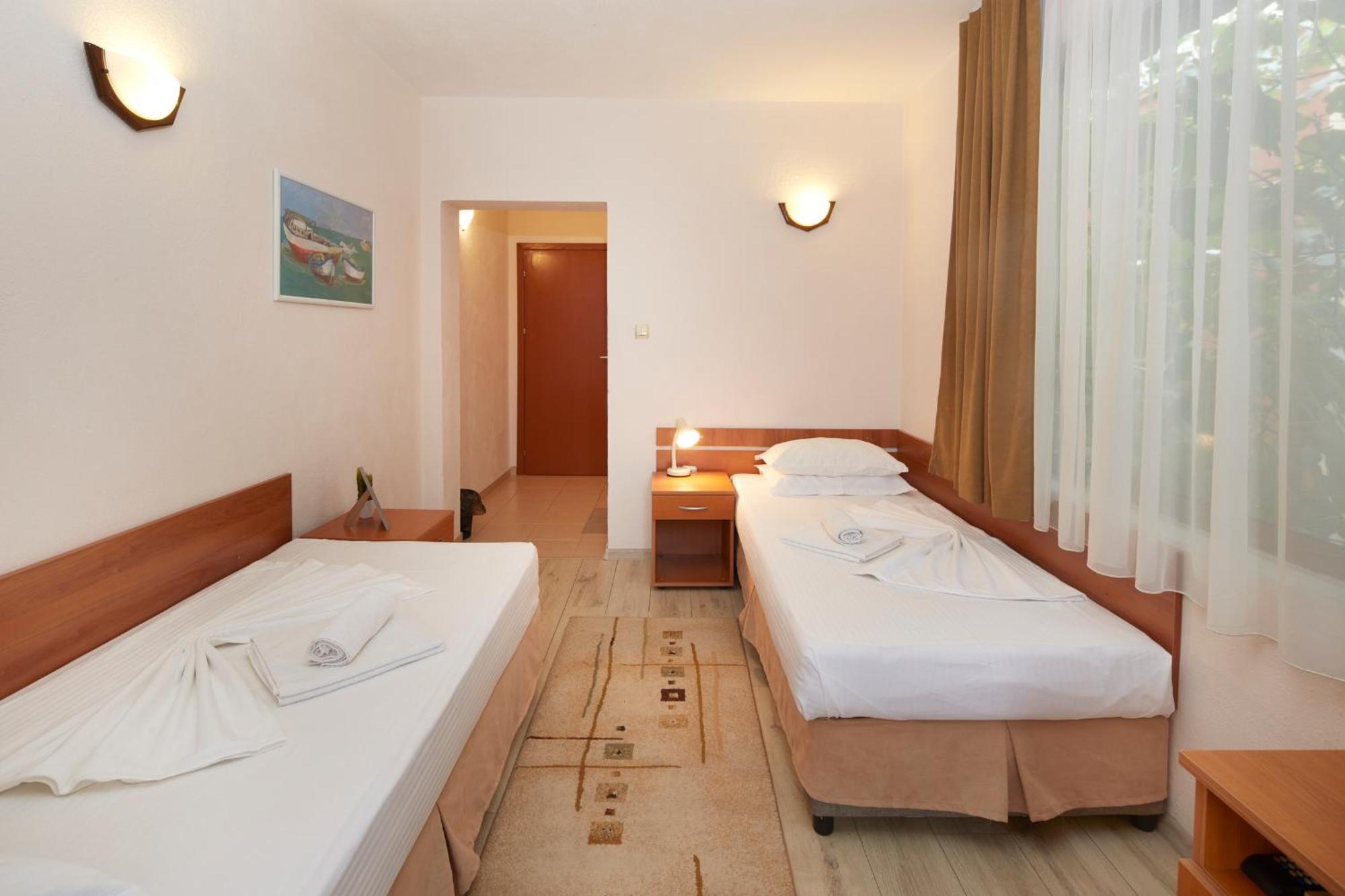 Nirvana Guest House Nesebar Exteriör bild